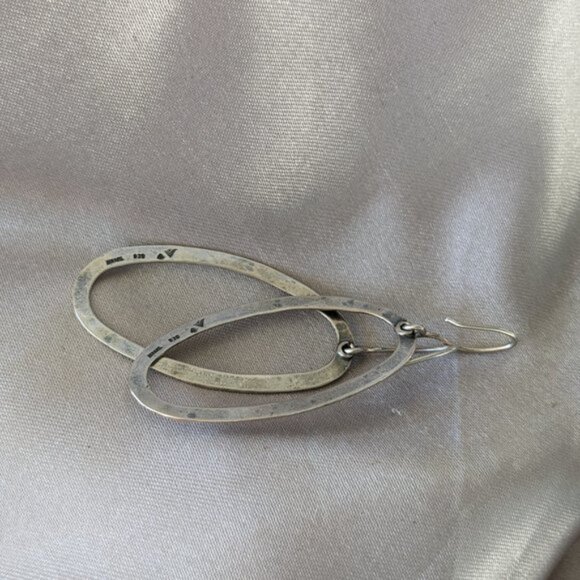 SILPADA 925 Sterling Silver Hammered Oxidized Oblong Hoop Earrings W1880 US - Picture 3 of 5
